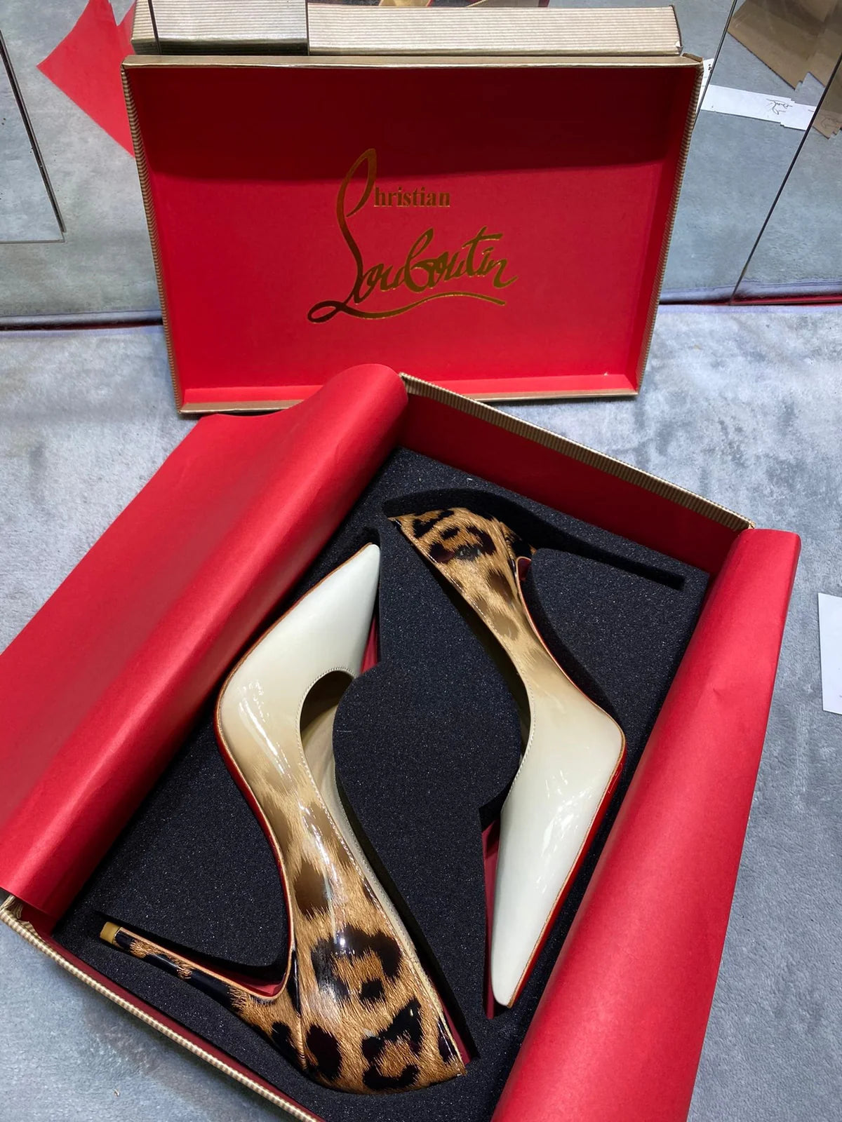 LOUBOUTIN TACCHI