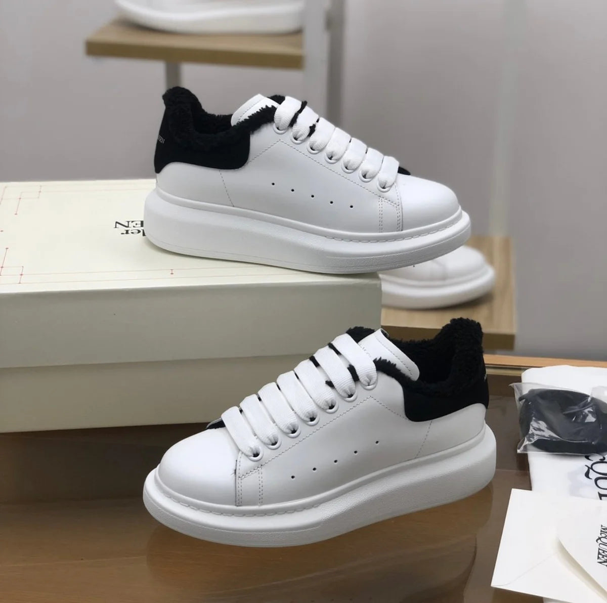 ALEXANDER MCQUEEN SNEAKER